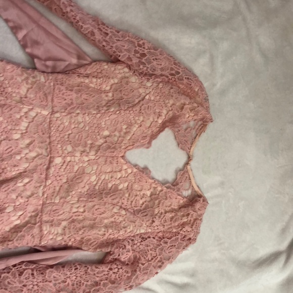 Pink, lacy, sleeved dress - Picture 4 of 5